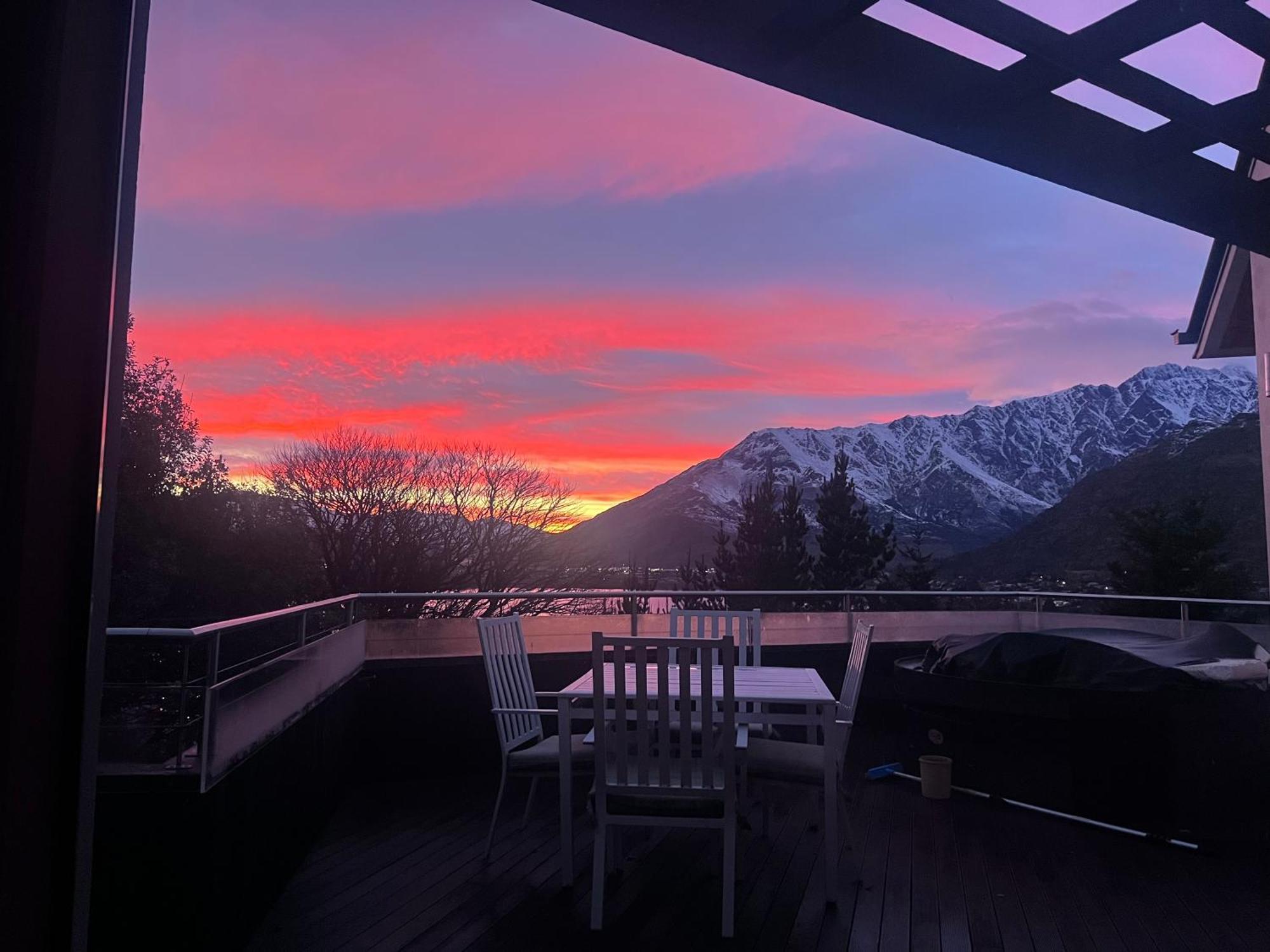 Breakfast At Tiffanys Bed & Breakfast Queenstown Exterior photo