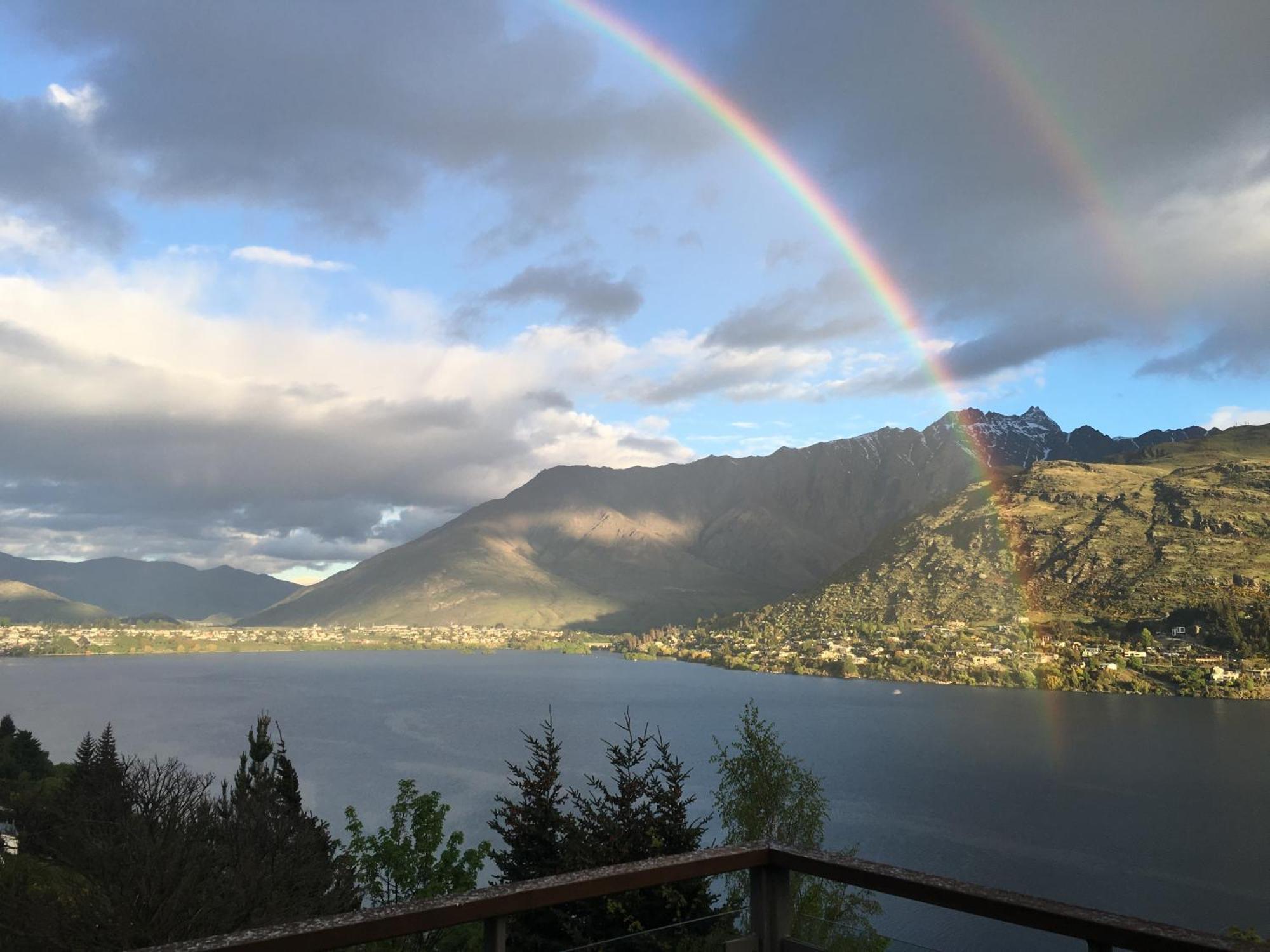 Breakfast At Tiffanys Bed & Breakfast Queenstown Exterior photo